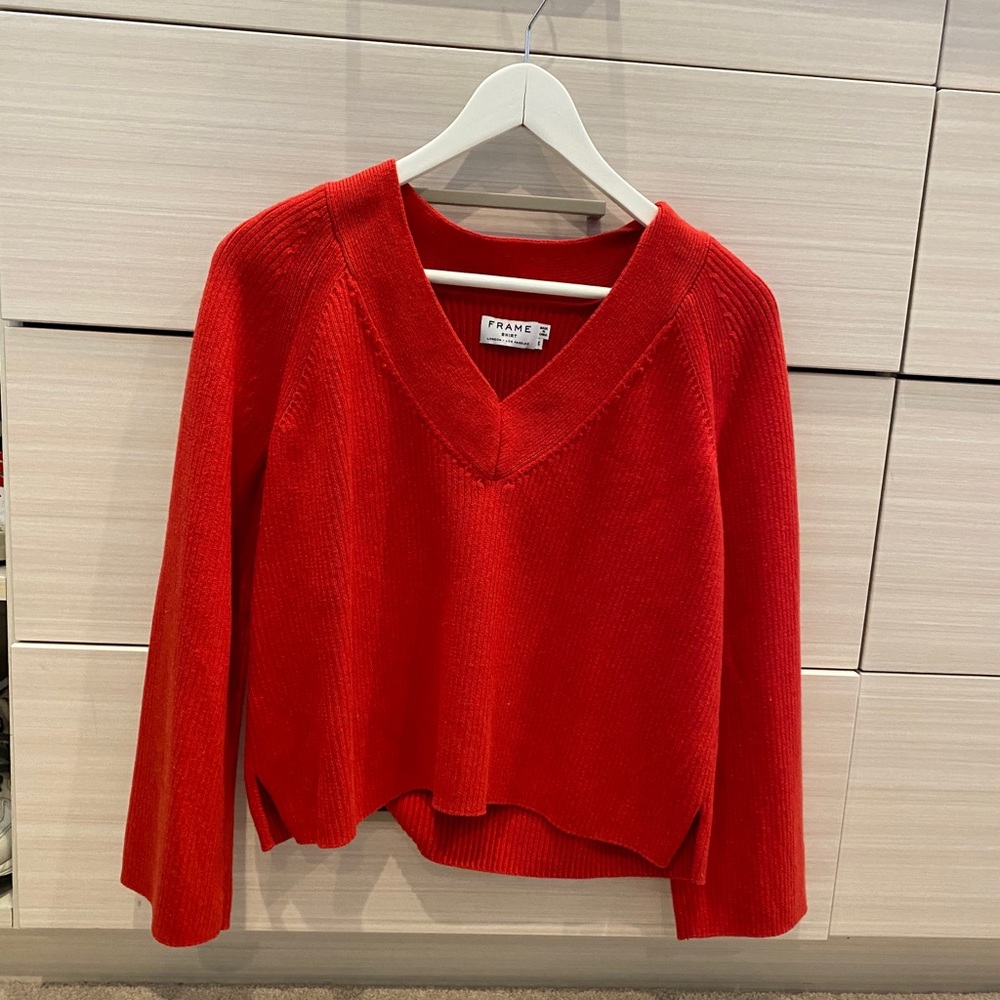 Frame sweater